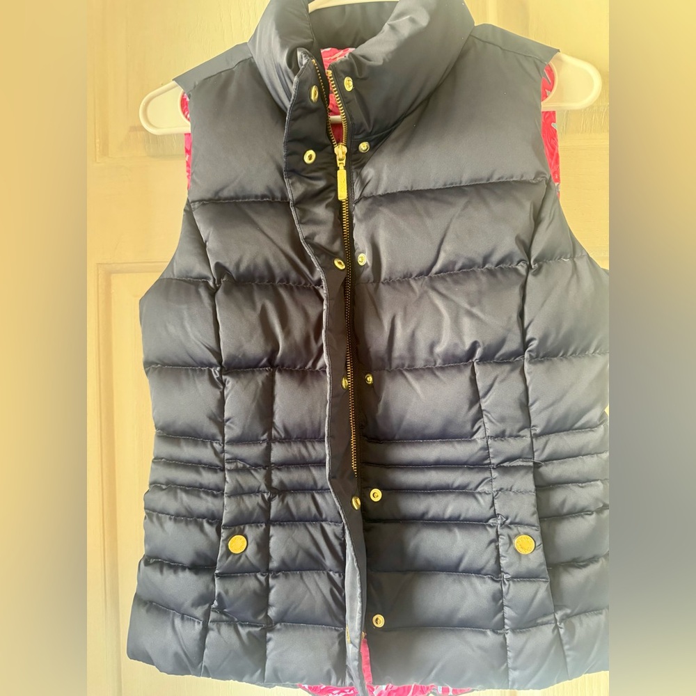 LILLY PULITZER Navy Fitted Slimming “Isabelle” Puffer Vest floral inner lining - Picture 7 of 16